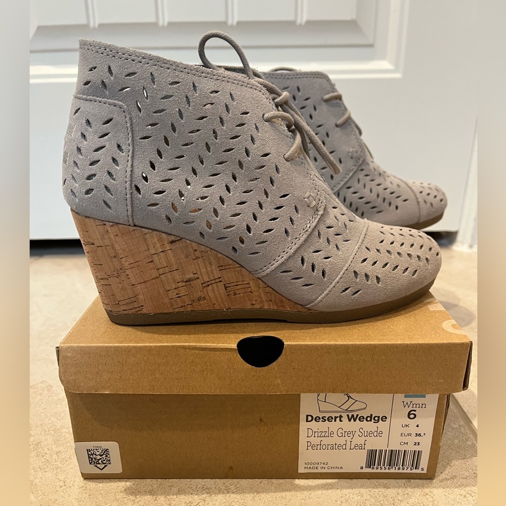 NEW Toms wedges in box size 6